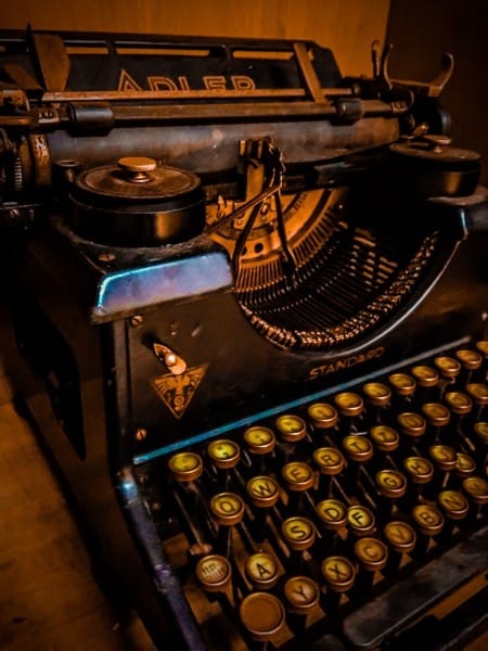 antike schreibmaschine