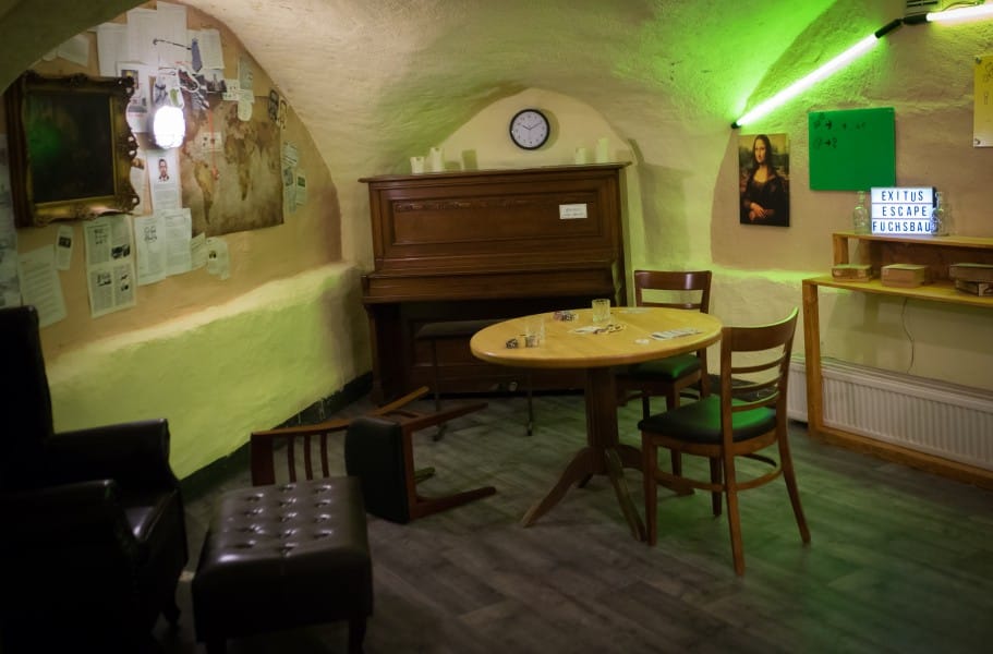 fuchsbau umgefallener stuhl fuchsbau umgefallener stuhl