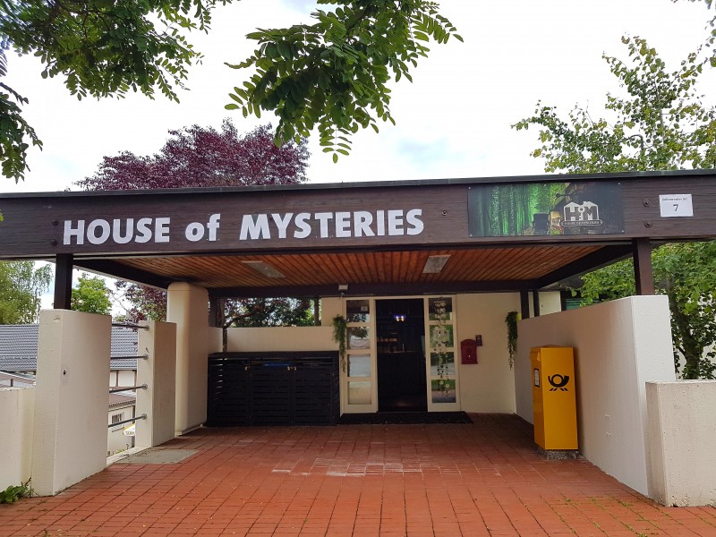 house of mysteries aussenbereich