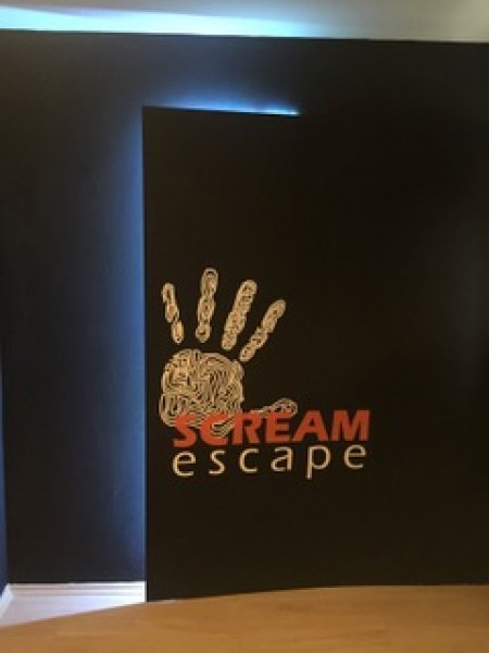 scream escape huellhorst tuer