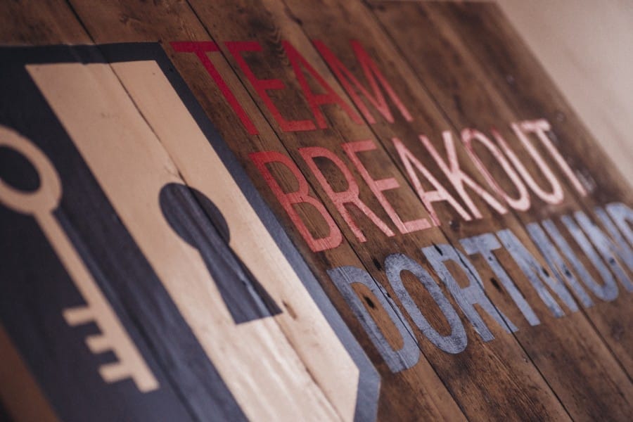 teambreakout dortmund logo auf holz